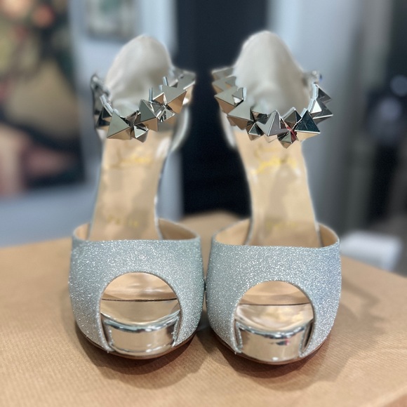 SILVER LOUBOUTIN HEELS NIB SZ 36 - Picture 4 of 8